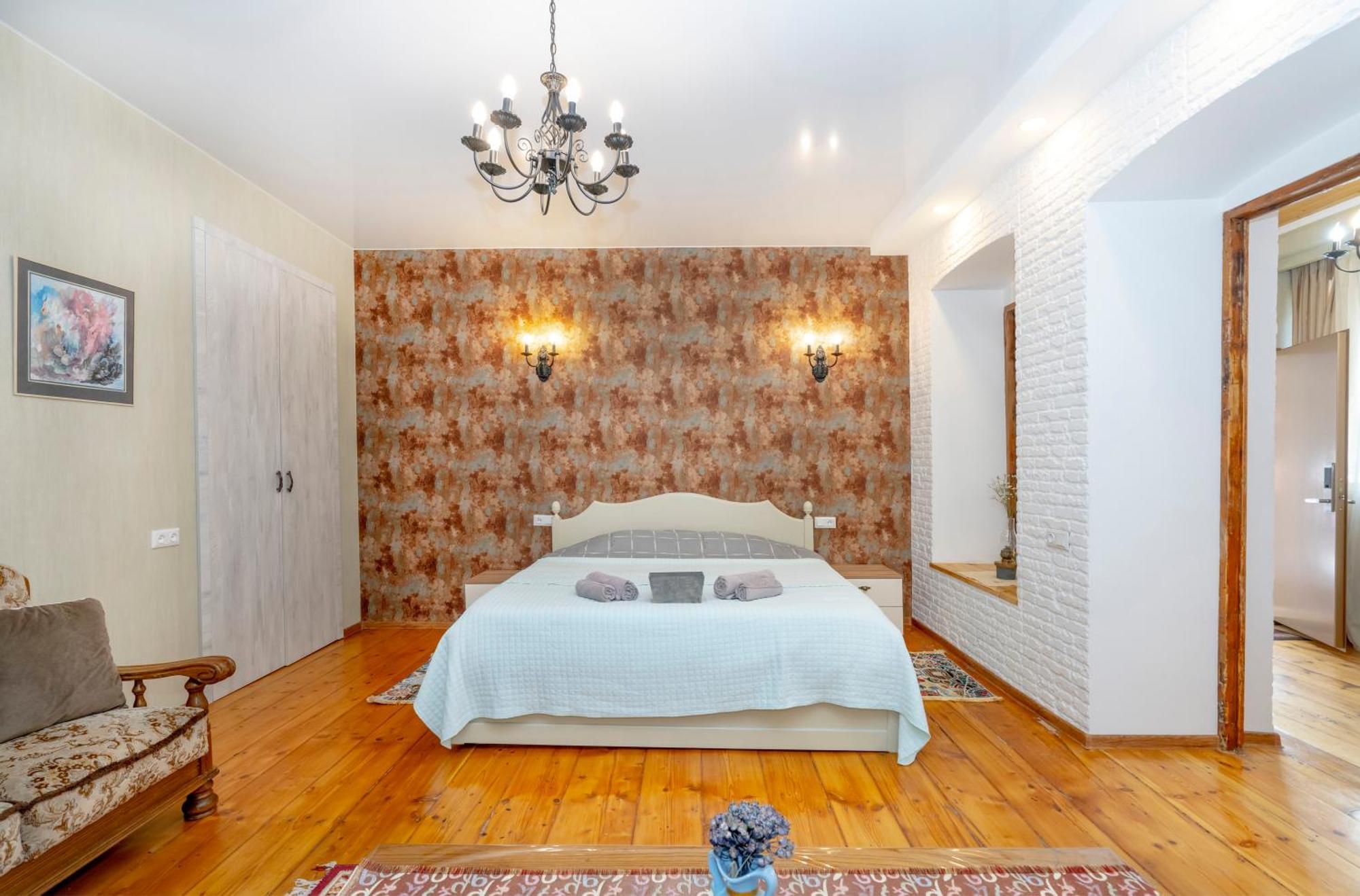 Old Center- Adventurous Hosted By Giorgio * Tbilisi